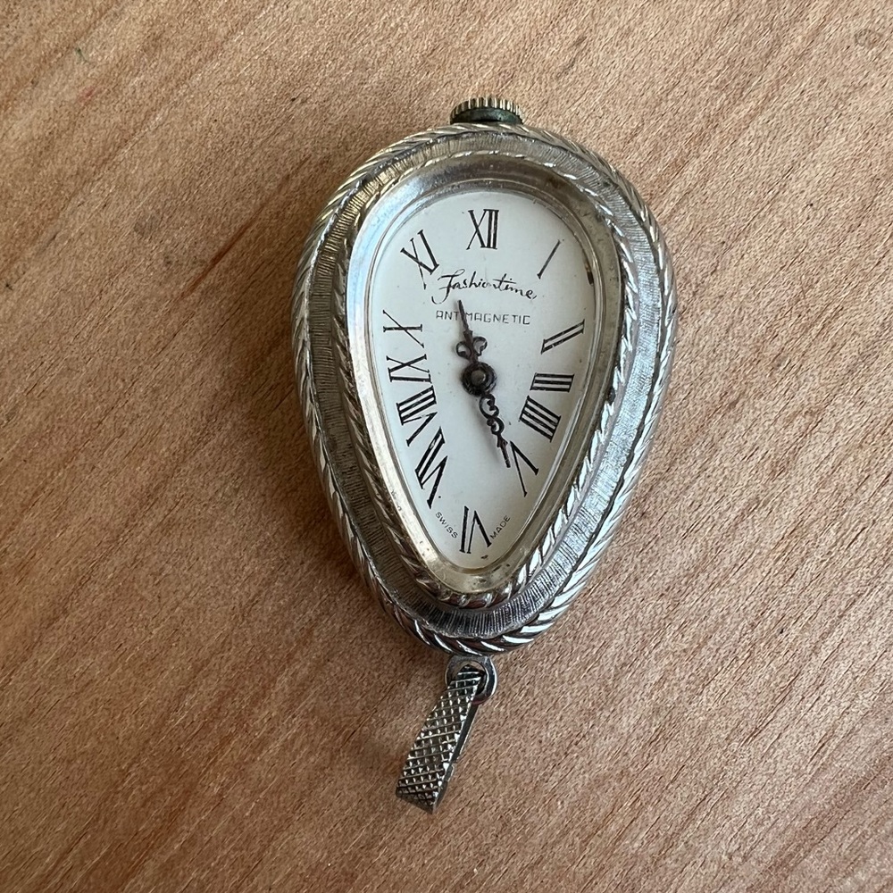 Vintage mechanical Swiss made watch pendant for parts/ repair requires service